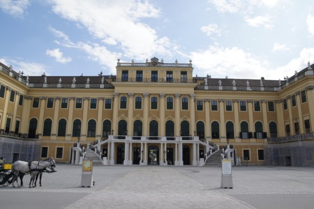schlossschnbrunn.jpg